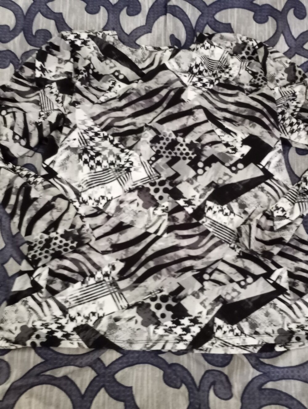 👠CLIENTELE Abstract Top👠 - Picture 3 of 3